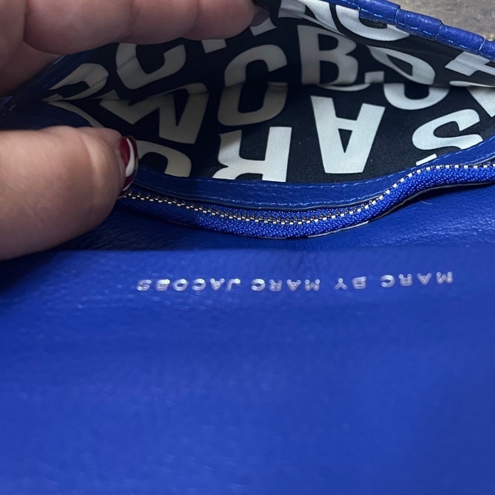 EUC Marc by Marc Jacobs Cobalt Blue Leather Zip Around Classic Q Wallet Wristlet - Picture 10 of 12